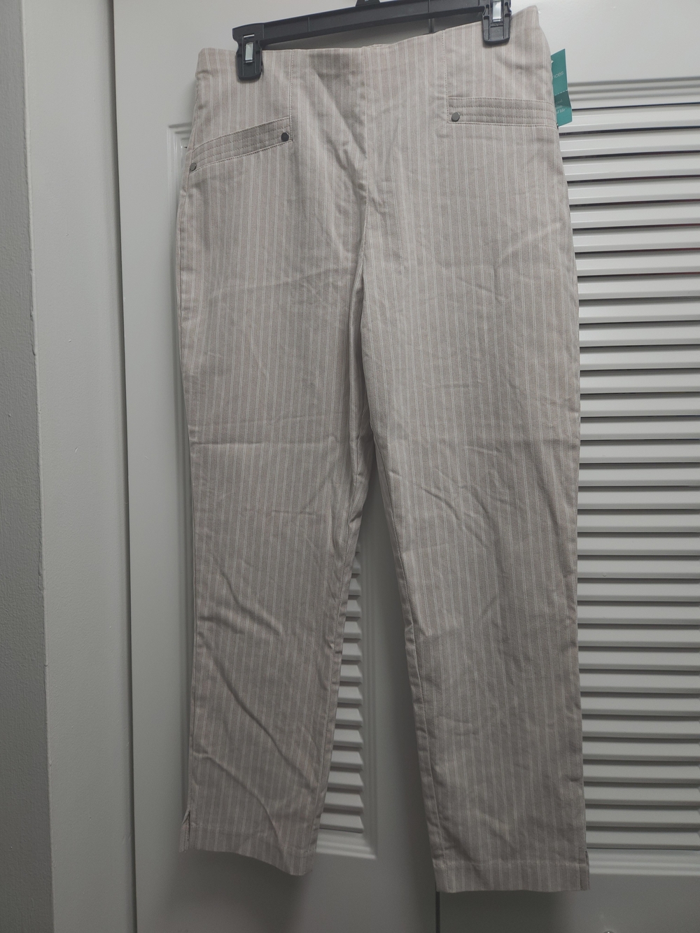 NWT Maurices Beige Pinstripe High Rise Crop Pants Women’s Size Medium